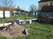 Stavba opěrné zdi u zahrady školy 2017